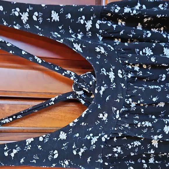 Free Peopke Floral Black Sleeveless Top, Lightweight, Sz M - Picture 2 of 7